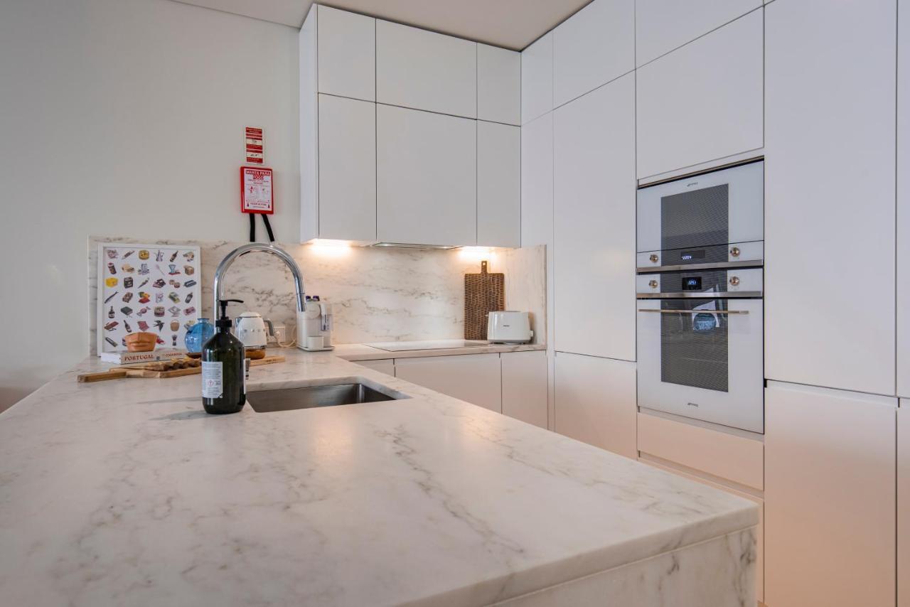 Deluxe 2Bdr Apartment W/ Patio By Lovelystay Lissabon Buitenkant foto