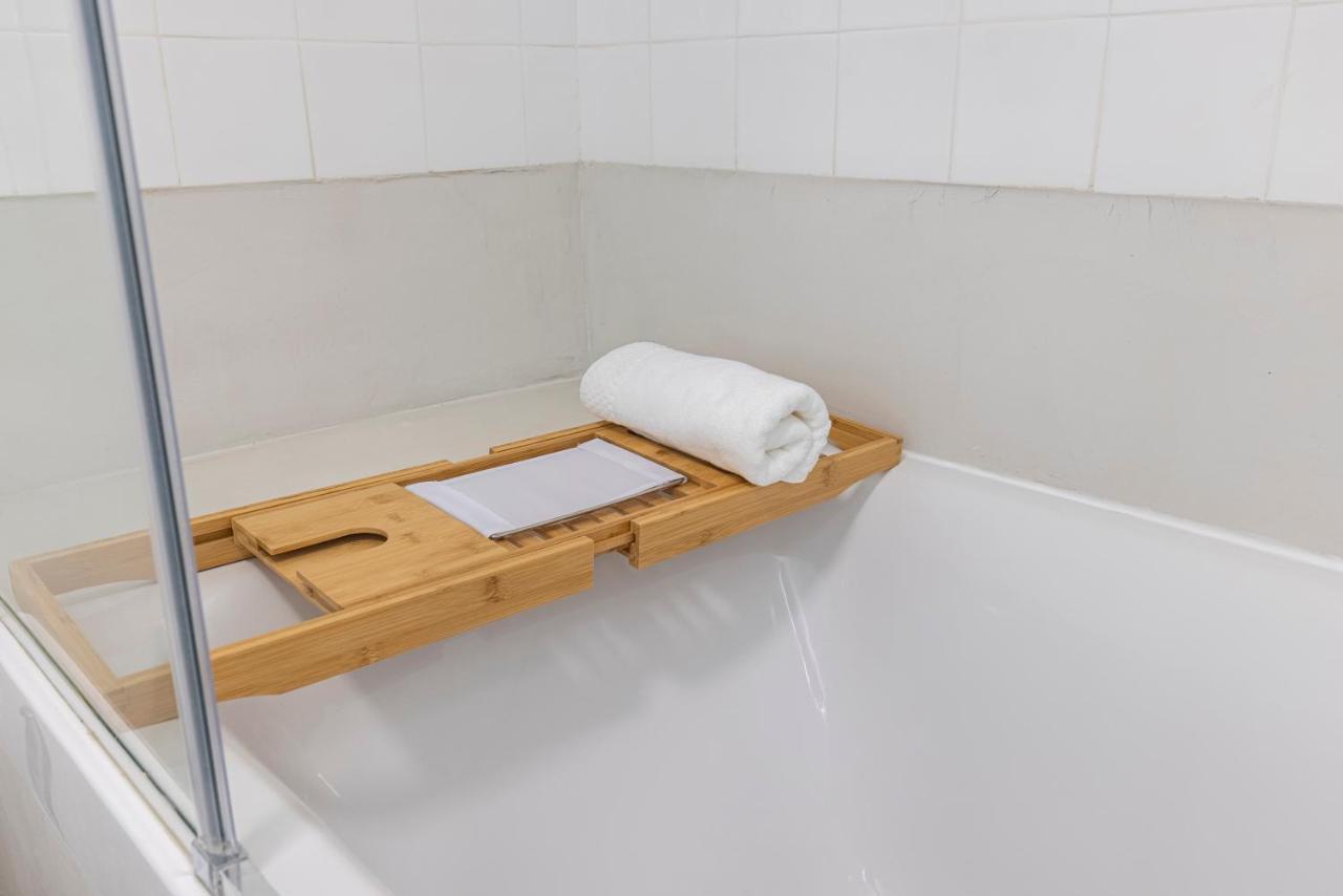 Deluxe 2Bdr Apartment W/ Patio By Lovelystay Lissabon Buitenkant foto